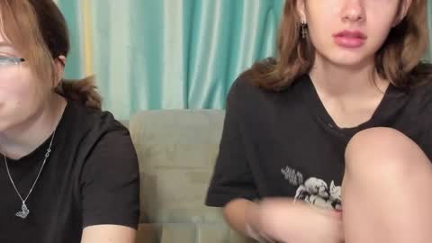 lizzi_muur online show from December 1, 2024, 5:46 pm