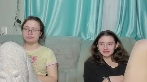 lizzi_muur online show from December 30, 2024, 7:11 pm