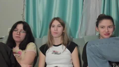 lizzi_muur online show from January 11, 2025, 7:59 pm
