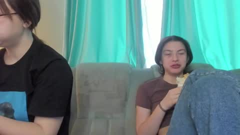 lizzi_muur online show from February 1, 2025, 10:48 am