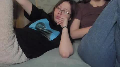 lizzi_muur online show from February 1, 2025, 1:51 pm