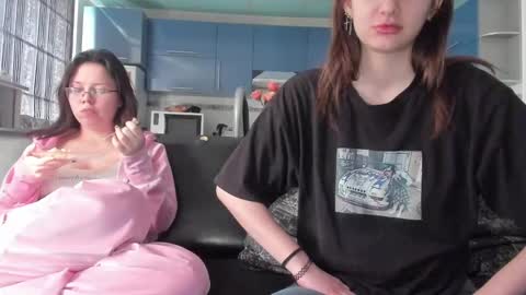 lizzi_muur online show from March 12, 2025, 9:44 am