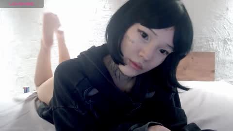 LizzieLight online show from November 3, 2025, 5:47 pm