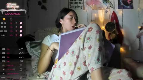 Snapshot of lizzy_kawuaii chatting on January 14, 2025, 1:04 am lizzy online show from January 14, 2025, 1:04 am