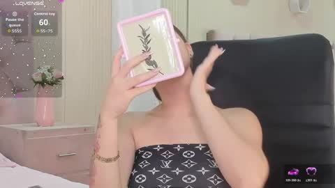 Snapshot of lizzyrossie chatting on May 25, 2026, 9:43 pm Lizzy Rossie online show from May 25, 2026, 9:43 pm