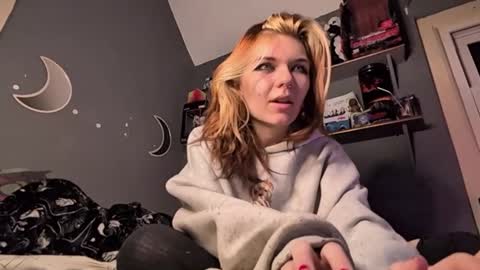 Snapshot of lizzyylovesick chatting on December 2, 2024, 5:26 pm lizzybunny online show from December 2, 2024, 5:26 pm