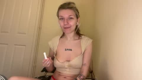 Snapshot of lizzyylovesick chatting on November 3, 2025, 8:21 pm lizzybunny online show from November 3, 2025, 8:21 pm