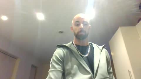 Leon online show from February 15, 2025, 6:23 pm