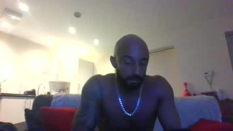 Leon online show from November 29, 2025, 6:33 pm