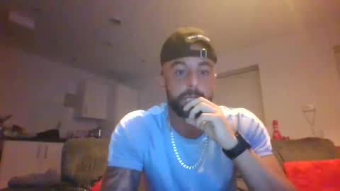 Leon online show from December 17, 2025, 6:03 pm