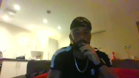 Leon online show from December 18, 2025, 6:58 pm