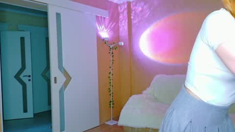 llovelymia online show from June 25, 2026, 3:06 am