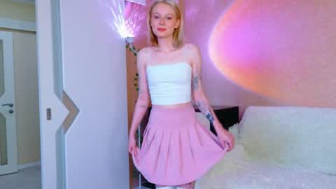 llovelymia online show from July 20, 2026, 3:10 am