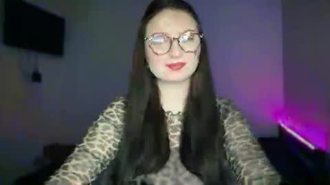 locaalis1 online show from November 3, 2025, 1:12 pm