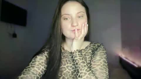 locaalis1 online show from November 11, 2025, 1:44 pm