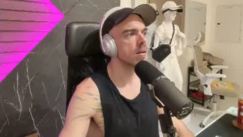 logan__kelly online show from July 31, 2026, 5:56 pm