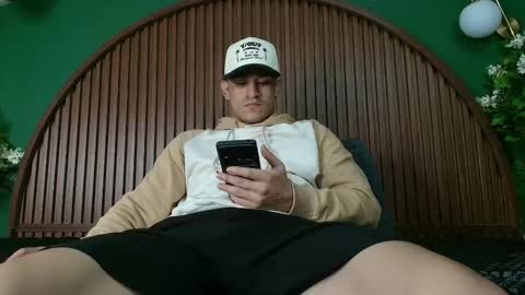 Snapshot of logan_griffin chatting on December 17, 2025, 5:02 am logan_griffin online show from December 17, 2025, 5:02 am