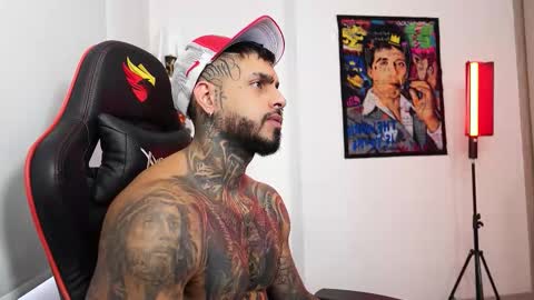 logan_hugh8 online show from October 19, 2025, 9:04 pm