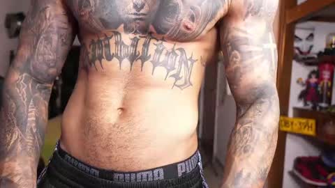 logan_hugh8 online show from May 19, 2026, 2:01 pm