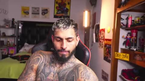 logan_hugh8 online show from May 25, 2026, 10:49 pm