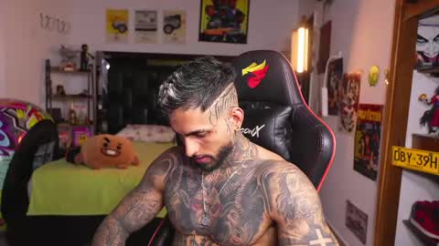 logan_hugh8 online show from May 28, 2026, 1:47 am