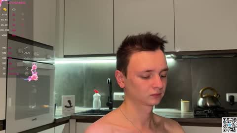 Snapshot of logan_mett chatting on October 10, 2025, 11:37 pm Logan online show from October 10, 2025, 11:37 pm