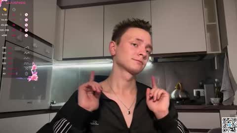 Snapshot of logan_mett chatting on October 13, 2025, 9:15 pm Logan online show from October 13, 2025, 9:15 pm