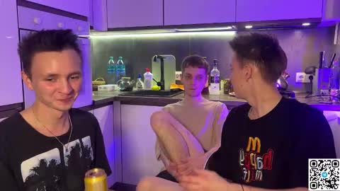 Snapshot of logan_mett chatting on October 19, 2025, 10:21 pm Logan online show from October 19, 2025, 10:21 pm