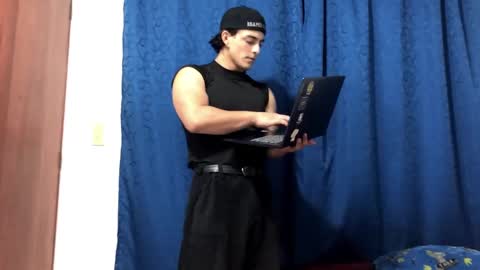 Snapshot of logan_x3 chatting on December 14, 2024, 2:12 am Logan online show from December 14, 2024, 2:12 am