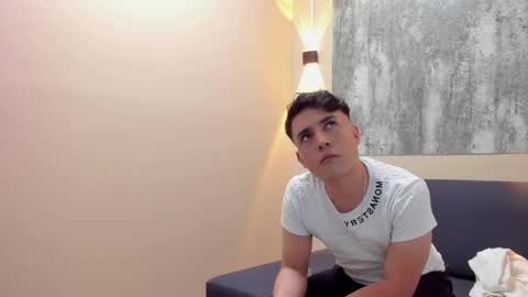 Snapshot of logan_yd chatting on October 22, 2025, 6:46 am LOGAN YD online show from October 22, 2025, 6:46 am