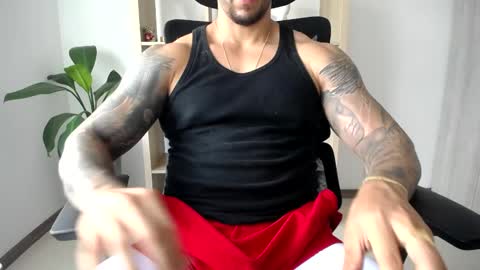 Snapshot of loganhod chatting on May 4, 2026, 9:33 pm Logan Wolfp online show from May 4, 2026, 9:33 pm
