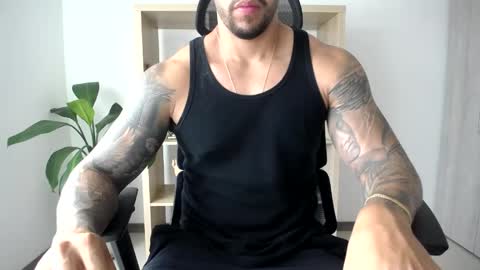 Snapshot of loganhod chatting on May 5, 2026, 9:01 pm Logan Wolfp online show from May 5, 2026, 9:01 pm