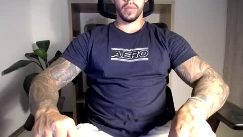 Snapshot of loganhod chatting on May 6, 2026, 11:32 pm Logan Wolfp online show from May 6, 2026, 11:32 pm