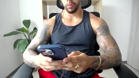 Snapshot of loganhod chatting on May 10, 2026, 5:40 pm Logan Wolfp online show from May 10, 2026, 5:40 pm