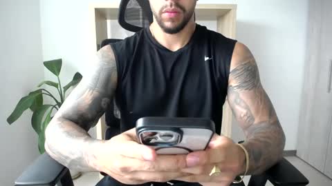 Snapshot of loganhod chatting on May 18, 2026, 9:31 pm Logan Wolfp online show from May 18, 2026, 9:31 pm