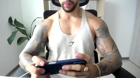 Snapshot of loganhod chatting on May 25, 2026, 5:30 pm Logan Wolfp online show from May 25, 2026, 5:30 pm