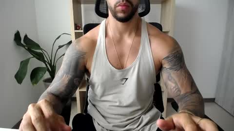 Snapshot of loganhod chatting on May 26, 2026, 9:33 pm Logan Wolfp online show from May 26, 2026, 9:33 pm