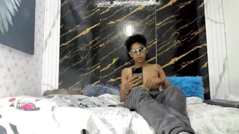 Snapshot of loganjhonson18 chatting on May 25, 2026, 12:44 pm loganjhonson18 online show from May 25, 2026, 12:44 pm