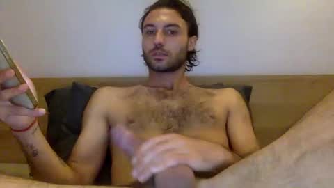 logeil27 online show from November 4, 2025, 8:35 am