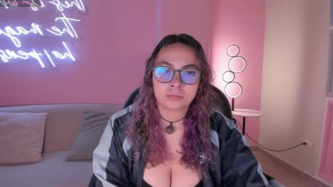 Loise online show from May 18, 2026, 7:20 pm