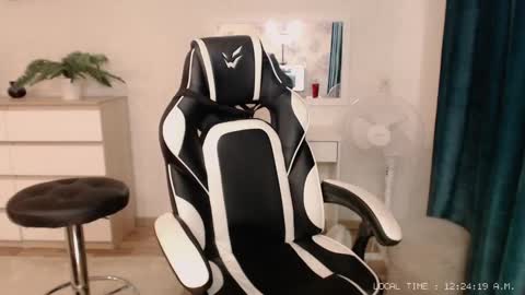  Lola  online show from January 27, 2025, 7:24 am