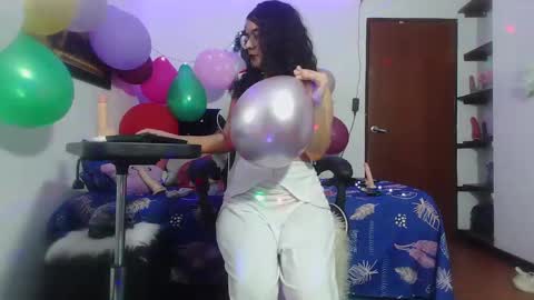 Snapshot of lola_fiery chatting on December 19, 2024, 12:45 am lola_fiery online show from December 19, 2024, 12:45 am