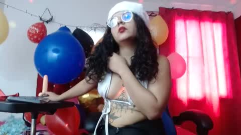 Snapshot of lola_fiery chatting on December 28, 2024, 5:35 pm lola_fiery online show from December 28, 2024, 5:35 pm