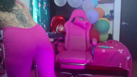 Snapshot of lola_fiery chatting on September 23, 2025, 1:25 pm lola_fiery online show from September 23, 2025, 1:25 pm