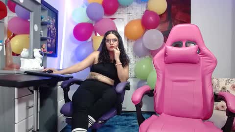 Snapshot of lola_fiery chatting on September 27, 2025, 1:27 pm lola_fiery online show from September 27, 2025, 1:27 pm