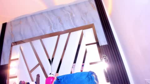 Lola online show from September 10, 2025, 11:32 am