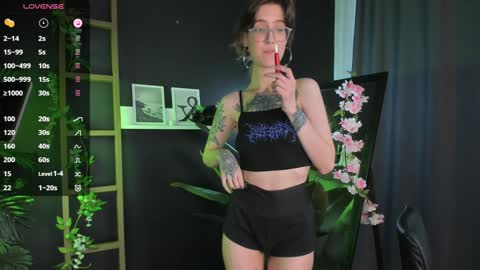 Snapshot of lola_missy chatting on January 31, 2025, 8:54 am Lola online show from January 31, 2025, 8:54 am