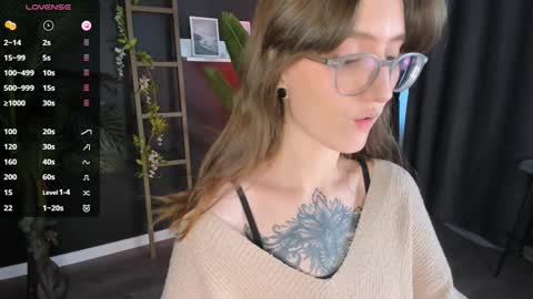 Snapshot of lola_missy chatting on February 4, 2025, 9:49 am Lola online show from February 4, 2025, 9:49 am