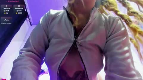 Snapshot of lola_wish chatting on May 1, 2026, 12:59 am lola_wish online show from May 1, 2026, 12:59 am