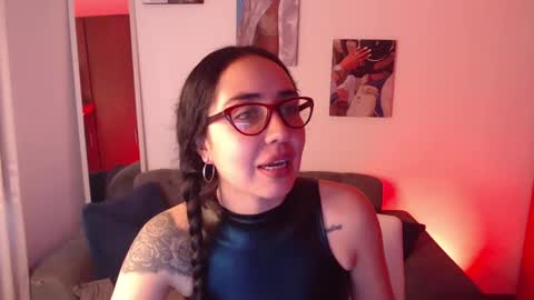 lolaandcamille online show from February 27, 2025, 10:53 pm